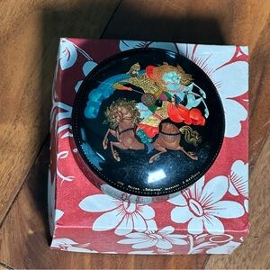Vintage Russian Lacquer Box Trinket Box Hand Painted Artist Signed original box